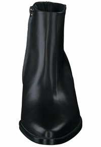 Černé kožené kotníkové boty s hladkým povrchem, zaoblenou špičkou a nízkým zúženým podpatkem. Boční zip a minimální detaily prošívání.