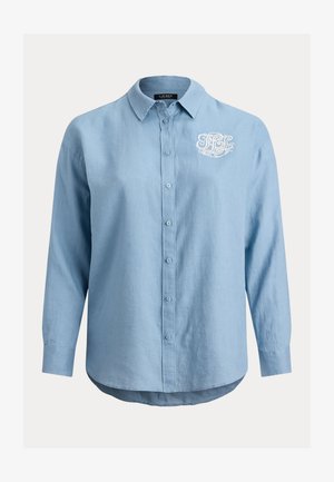Világoskék hosszú ujjú galléros ing, gombokkal, a bal mellrészen fehér hímzett szöveges logóval.