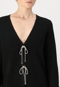 Pieces PCANNA GLITTER BOW V-NECK CARDIGAN - Kardiganas - black
