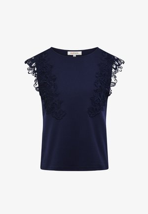 Mørkeblå ærmeløs top med blonder og blomsterdetaljer på skuldre og øverste del af brystet, rund halsudskæring og tætsiddende pasform.