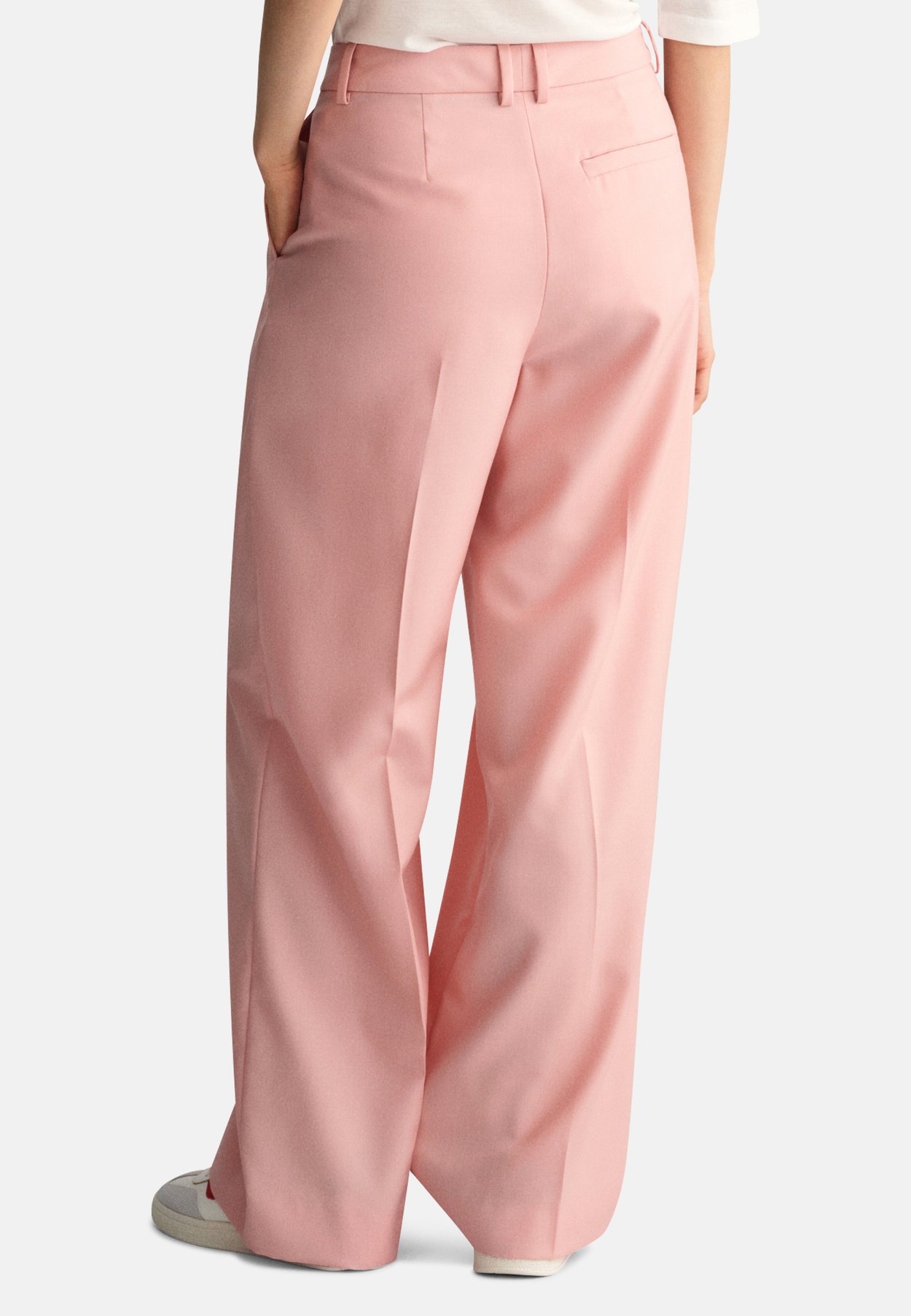 RELAXED FIT