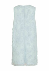 Robe blanche sans manches jusqu'aux genoux avec un motif floral en relief et une fermeture éclair au centre du dos.