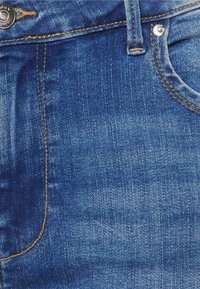 ONLY Carmakoma CARKARLA - Skinny-Farkut - medium blue denim