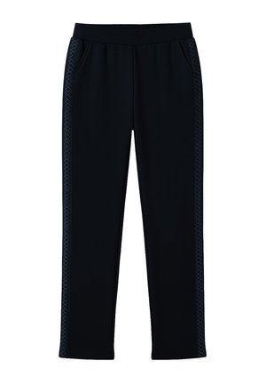 Schwarze Sporthose mit glatter Textur, elastischem Bund, seitlichen Taschen und einem geometrischen Muster entlang der Seiten.