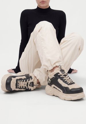 Buffalo, CHAI WARM - Tenisky - black/beige
