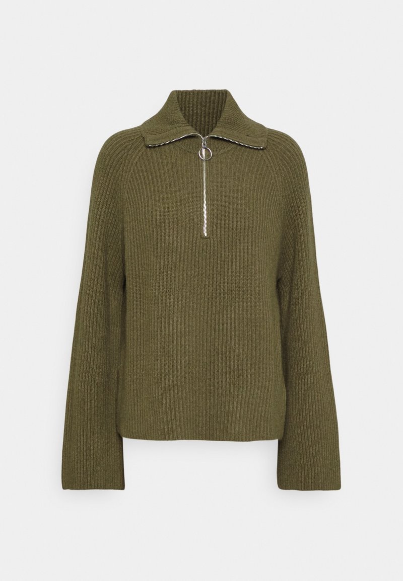 Olivengrüner, ribbeliger Strickpullover mit einem Reißverschlusskragen und einem Metallring zum Ziehen. Entworfen mit langen, weiten Ärmeln und einer lockeren Passform.