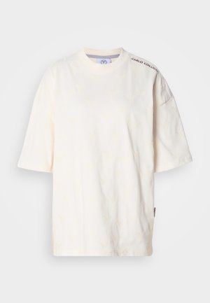 T-shirt a maniche corte color crema con motivo floreale sottile, realizzata in tessuto morbido. Presenta scollo rotondo e dettaglio del logo sulla spalla.