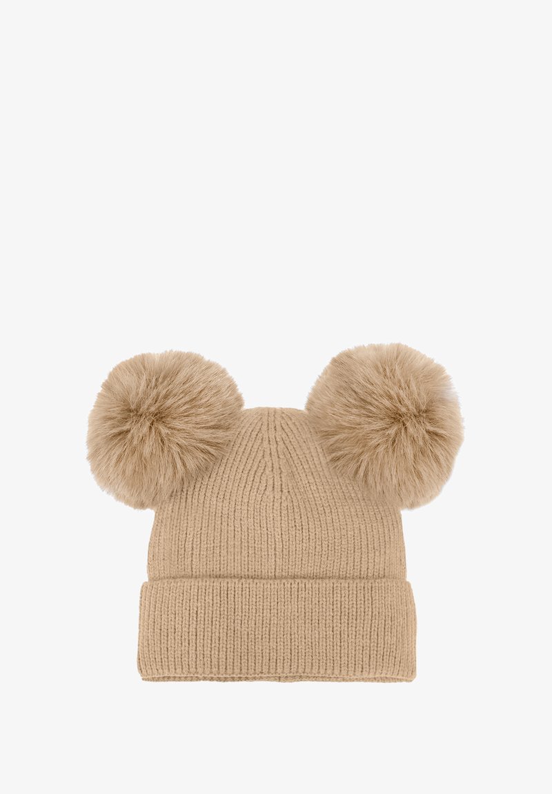 Cappello invernale lavorato a maglia beige con risvolto e due grandi pompon morbidi sopra, che assomigliano a orecchie.