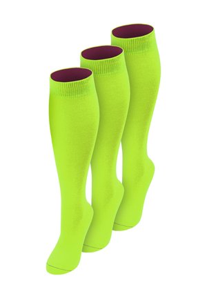 Drei Paare knallgelb-grüner kniehoher Socken mit dunkelviolettem Innenfutter, nebeneinander auf weißem Hintergrund angeordnet.