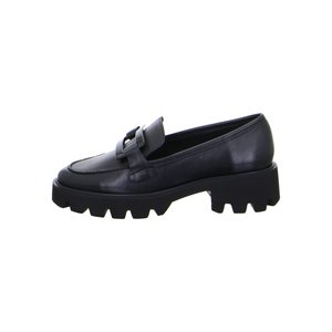 Mocasín de cuero negro con suela gruesa de tacos y tira decorativa en la parte superior, vista lateral sobre fondo blanco.