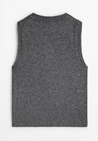 Pull gris sans manches avec un col rond, un ourlet côtelé et une texture lisse, conçu avec une silhouette simple et épurée.