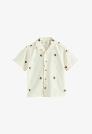 Cremefarbenes Kurzarm-Hemd mit Knöpfen, braunen, gestickten Rautenmuster, einem Camp-Kragen und einem geraden Saum.