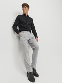 Jack & Jones PREMIUM JPSTOLLIE JJBENJI - Chino-püksid - grey