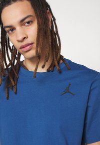Jordan JUMPMAN CREW - T-shirt básica - french blue/black