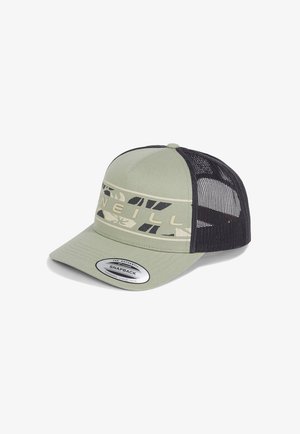 Zelená a čierna šiltovka s mriežkovaným zázemím, plochým okrajom a výraznou logovou páskou s abstraktnými vzormi.