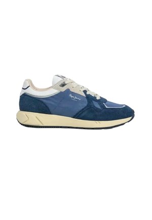 Sneaker da uomo basse in blu navy e bianco con suola beige, design con lacci e logo "Pepe Jeans" sul pannello laterale.