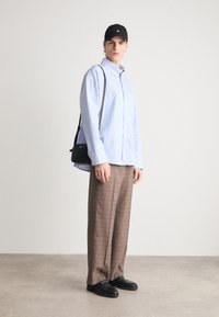 AllSaints HOBART TROUSER - Stoffhose - stone white