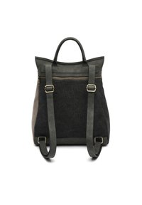 Zaino realizzato in tela grigia scura con dettagli in pelle nera. Dotato di due spallacci regolabili e una maniglia superiore. Include una tasca con zip.