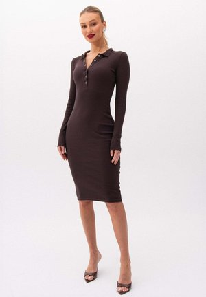 - Sukienka koszulowa