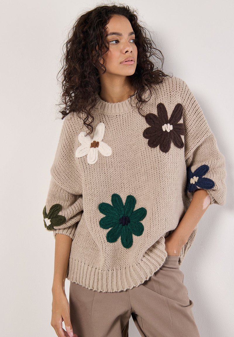 Apricot EMBROIDERED FLOWER  - Strickpullover - stone