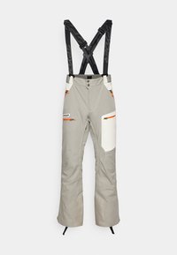 Pantalones de esquí gris claro con tirantes ajustables negros, bolsillos con cremallera en acentos naranjas y blancos, y piernas inferiores reforzadas. Presentan un corte relajado.