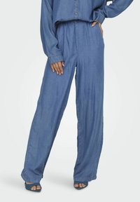 CHARIS GERADE GESCHNITTEN  - Pantalones - medium blue denim