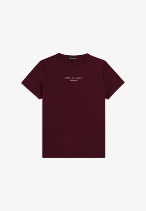 T-shirt in cotone color bordeaux con maniche corte, scollo rotondo e scritta "TIME TO SHINE" in colore più chiaro, con dettaglio del logo sotto.