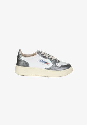 Autry, Sneakers laag - white steel
