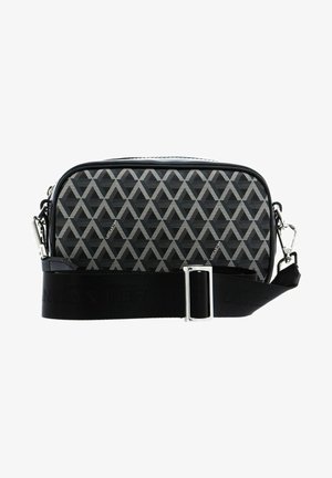 Borsa crossbody rettangolare nera e grigia con motivo a diamante, texture liscia e una tracolla nera con fibbia argentata e dettagli del logo.