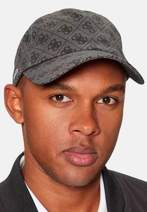 Casquette grise avec un motif texturé et un design de logo, un bord arrondi et une sangle ajustable à l'arrière pour un meilleur ajustement.