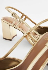 Next FOREVER COMFORT SQUARE TOE WEAVE BLOCK HEEL - Klassieke pumps - gold
