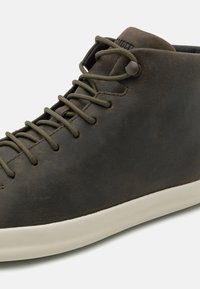 Camper CHASIS SPORT ciemnozielony