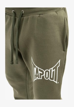 Olíva zöld pamutfelső, puha szövetből készült, fehér "TAPOUT" logóval. Zsinórral és bordás derékpánttal rendelkezik a kényelmes viselet érdekében.