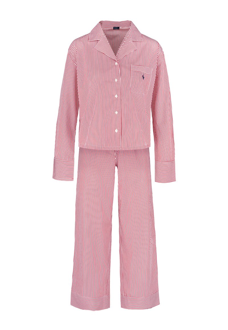 Proužkovaná červeno-bílá sada pyžama z měkké tkaniny, obsahující košili na knoflíky s kapsou a volné kalhoty s manžetami na nohavicích.