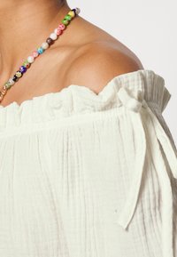 ONLY ONLTILLA THYRA OFF SHOULDER - Blusa - cloud dancer