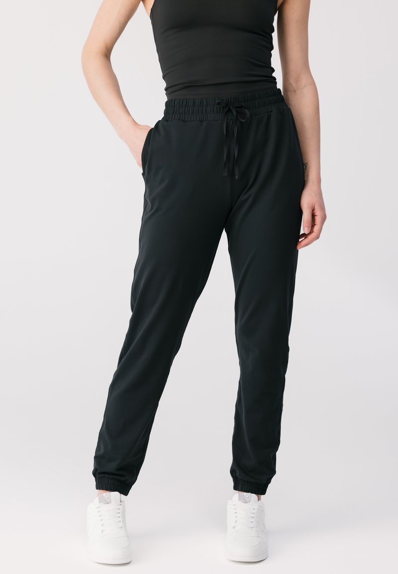 Girlfriend Collective RESET SLIM STRAIGHT JOGGER - Παντελόνι φόρμας - black