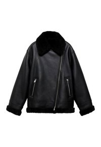 Jachetă din piele neagră cu un guler lat din blană, închidere cu fermoar frontala și două buzunare cu fermoar. Prezintă un design scurt și accente din blană la mansete.