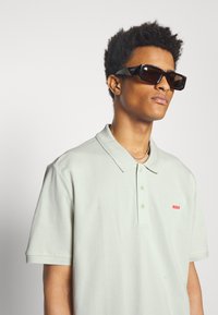 HUGO DONOS - Polo - light pastel green