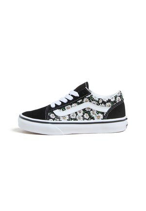 Baskets en toile noires avec des lacets blancs, ornées d'une broderie florale blanche et verte sur les côtés, avec un renforcement à l'avant et une semelle blanche.