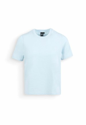 T-shirt a maniche corte e collo tondo di colore azzurro chiaro, design semplice, mostrata su uno sfondo bianco.