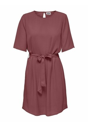 Mauve kjole lavet af glat stof, med korte ærmer, en nøglehul tilbage, en talje bånd og sidelommer.