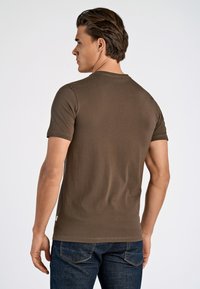 Lindbergh TEE - T-paita - dk brown