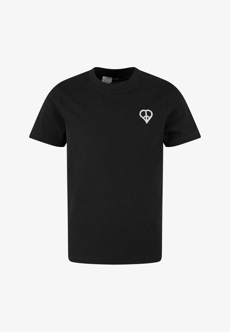 Melnas kokvilnas T-krekls ar apaļu kakla izgriezumu, īsām piedurknēm un nelielu baltu miera zīmi sirdī kreisajā krūtīs.