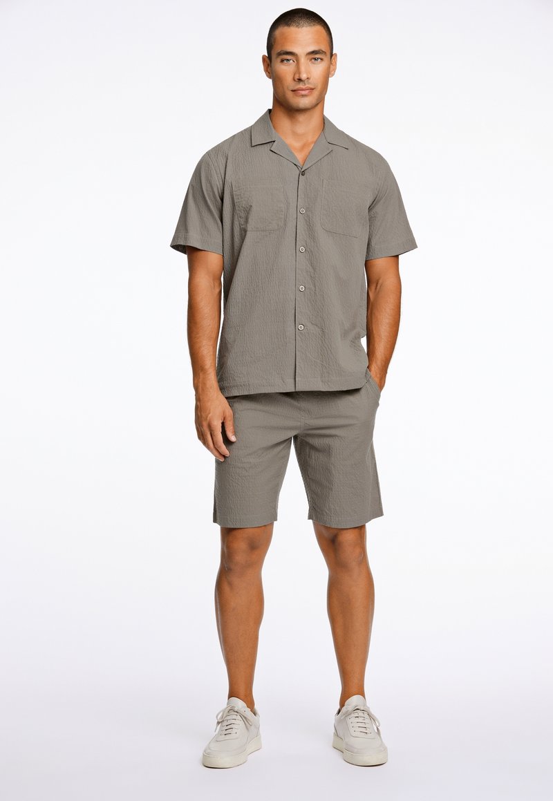 Lindbergh SEERSUCKER SET - Shorts - lt army