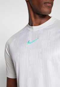 Nike Performance TOP - Camiseta deportiva - photon dust/dynamic turquoise