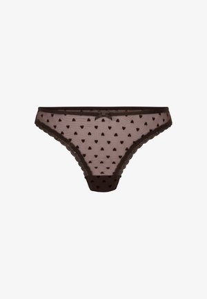 Bruine string met kant, voorzien van sheer mesh met kleine bruine hartjespatronen, een satijnen strikdetail aan de voorkant en volledige bedekking aan de achterkant.