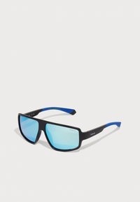 Occhiali da sole polarizzati con montatura in plastica nera, dettagli in gomma blu e lenti blu sfumate. Forma rettangolare con ampia copertura.