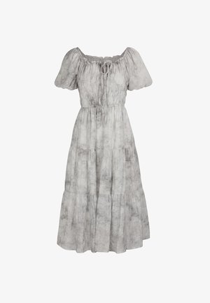 Lysegrå, kortærmet, knælængde kjole med smocket krop, bindebånd i halsudskæringen, pufærmer og diskret blomsterprint.