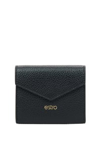 Černá kožená peněženka s texturou granulované kůže, s trojúhelníkovou klopou a zlatým logem "estro" na přední straně. Kompaktní obdélníkový tvar.