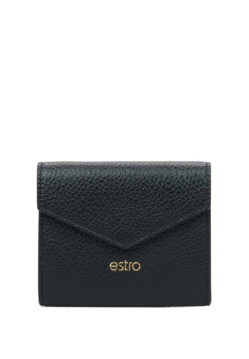 Černá kožená peněženka s texturou granulované kůže, s trojúhelníkovou klopou a zlatým logem "estro" na přední straně. Kompaktní obdélníkový tvar.